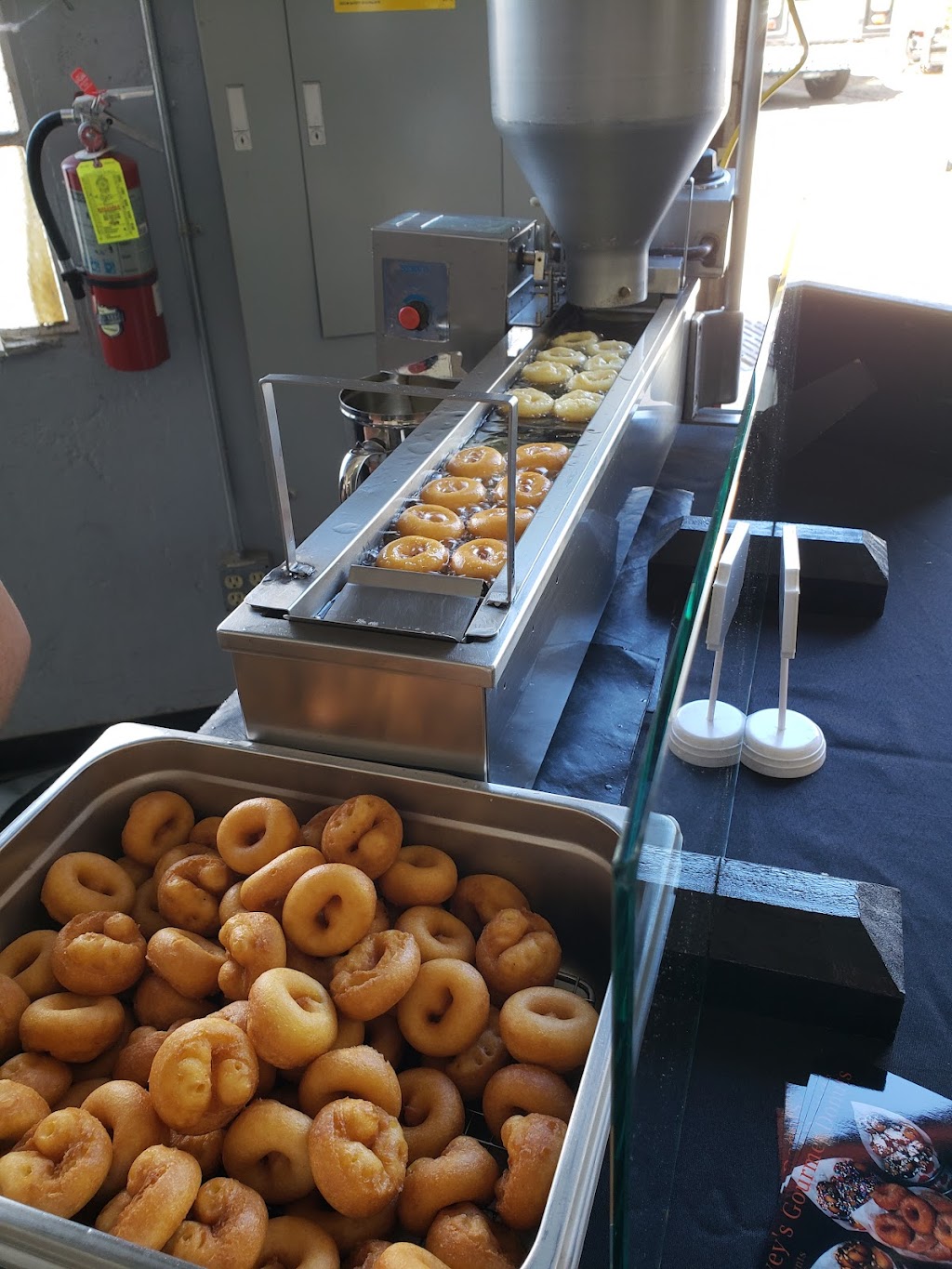 Harveys Gourmet Donuts | 19030 Railroad Ave, Sonoma, CA 95476 | Phone: (707) 935-5908