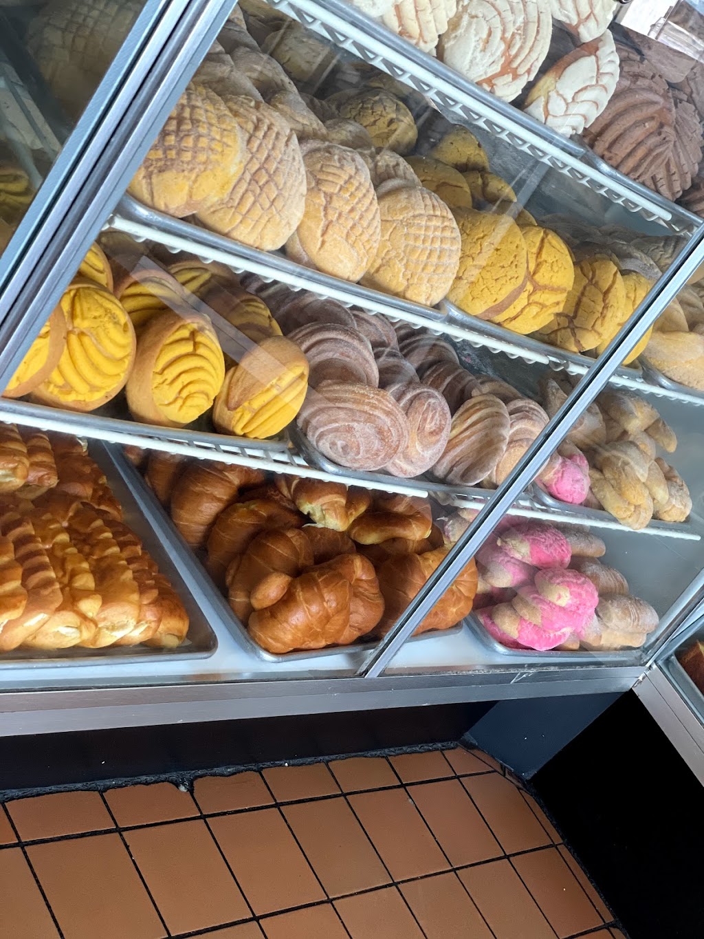 Mexicana Bakery | 1170 E William St, San Jose, CA 95116 | Phone: (408) 298-1409