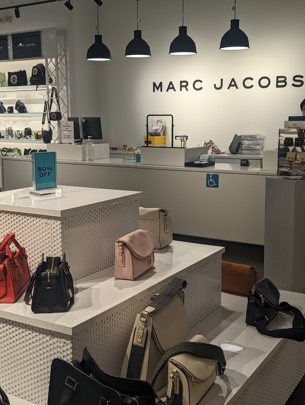 Marc Jacobs - San Francisco Premium Outlets | 3084 Livermore Outlets Dr Suite 385A, Livermore, CA 94551 | Phone: (925) 900-5939