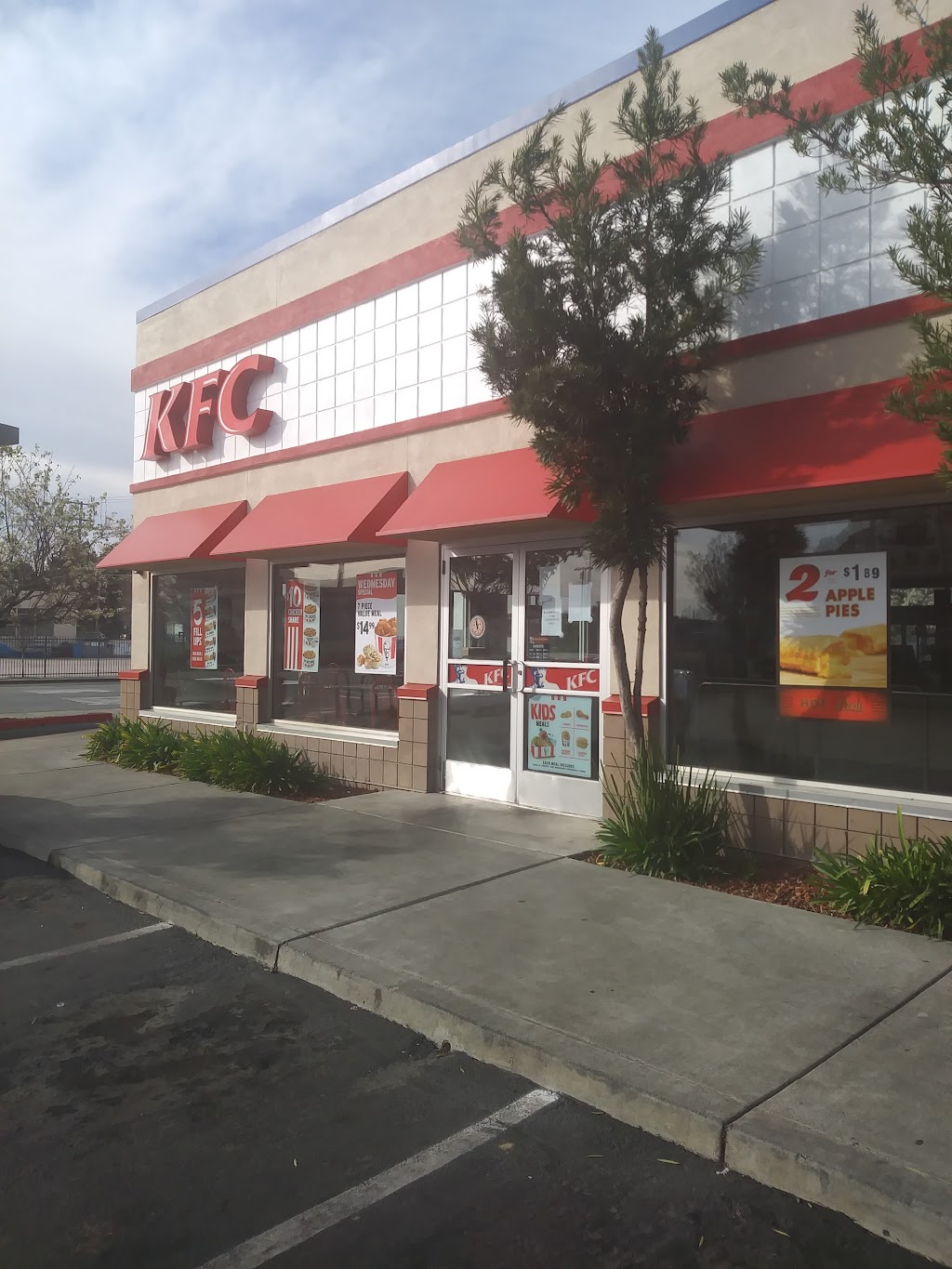 KFC | 1300 Georgia St, Vallejo, CA 94590 | Phone: (707) 643-1253