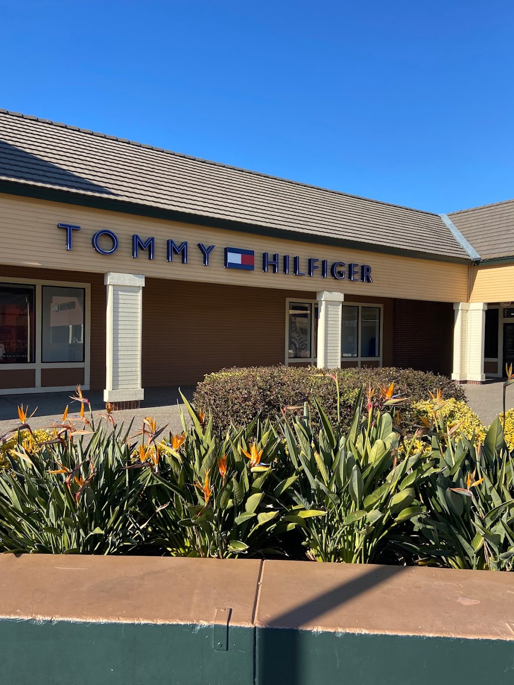 Tommy Hilfiger | 292 Nut Tree Rd, Vacaville, CA 95687 | Phone: (707) 446-1843