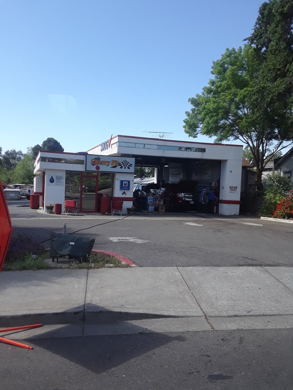 Cherry Pit (Oil Changers) | 812 E Monte Vista Ave, Vacaville, CA 95688 | Phone: (707) 451-1233