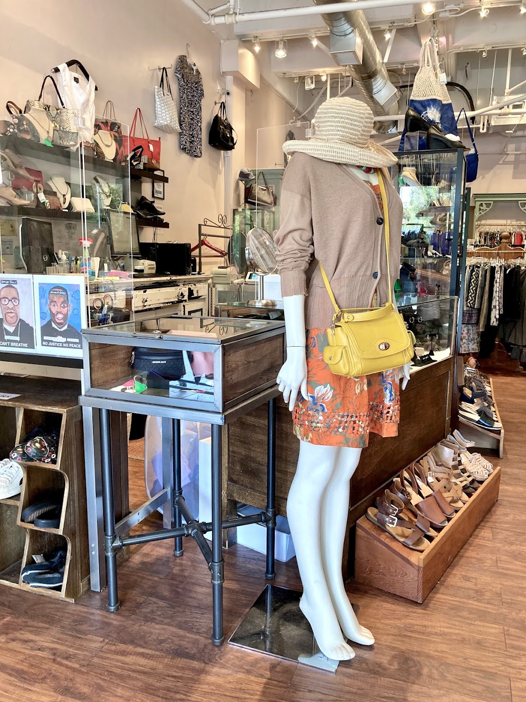 Sola Lucy Consignment | 2220 Mountain Blvd, Oakland, CA 94611 | Phone: (510) 531-8611