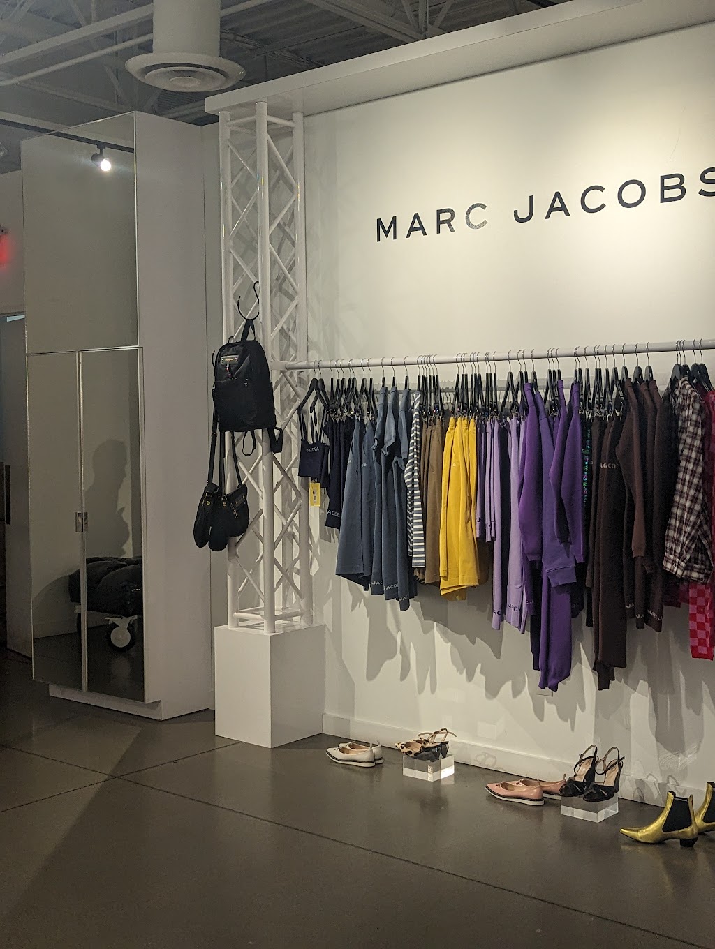Marc Jacobs - San Francisco Premium Outlets | 3084 Livermore Outlets Dr Suite 385A, Livermore, CA 94551 | Phone: (925) 900-5939
