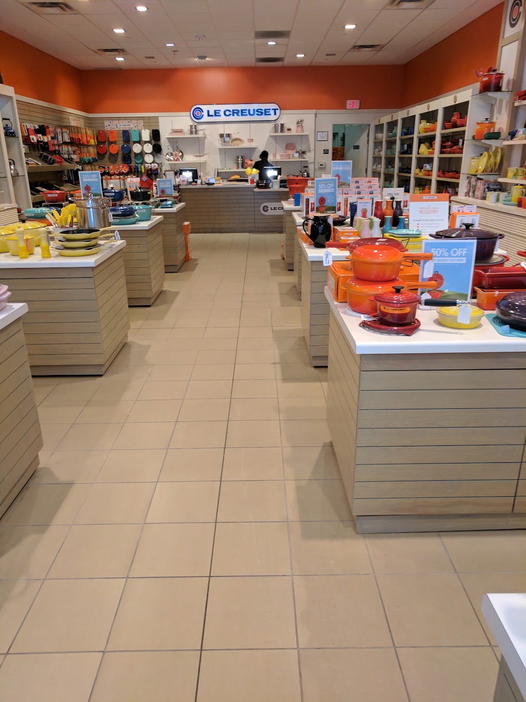 Le Creuset Outlet Store | 3050 Livermore Outlets Dr, Livermore, CA 94551 | Phone: (925) 443-3402