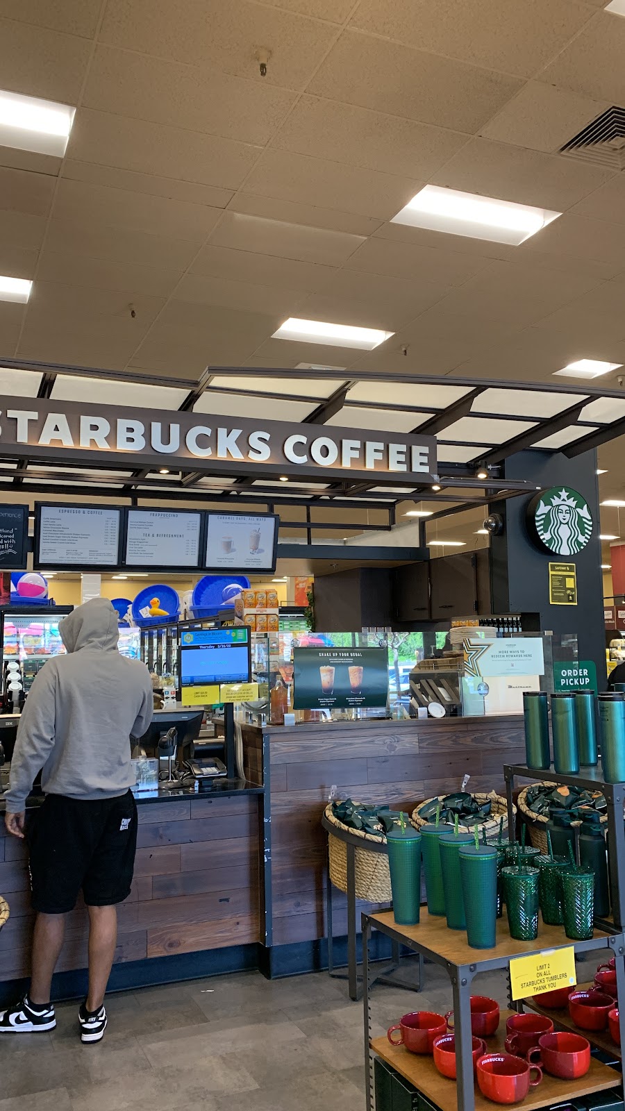 Starbucks | 2401 Waterman Blvd, Fairfield, CA 94534 | Phone: (707) 427-5640