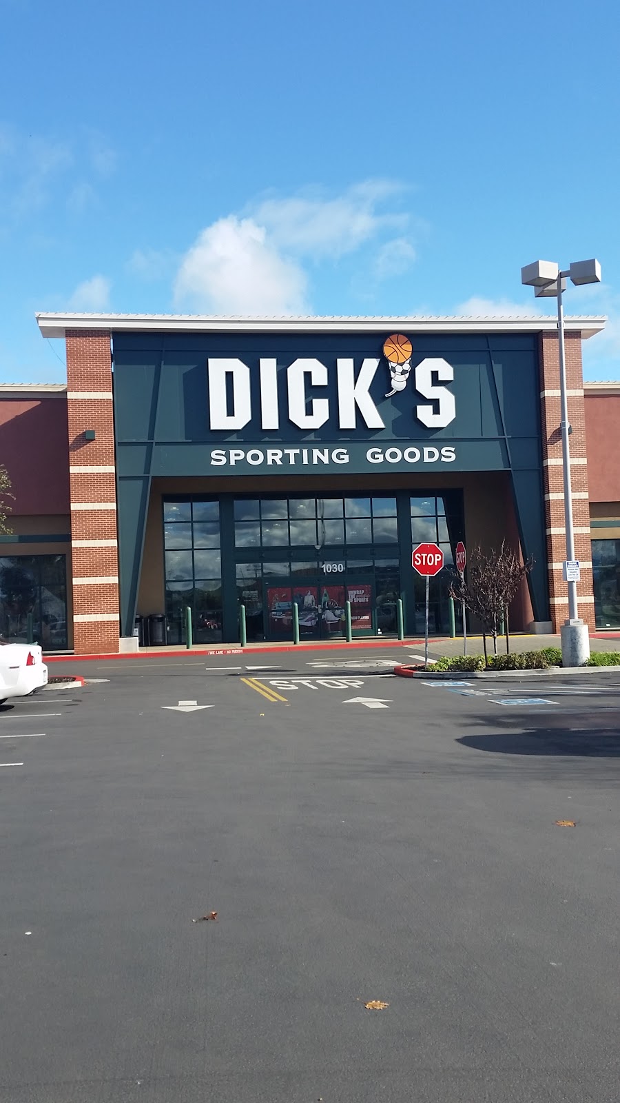 DICKS Sporting Goods | 401 Kenilworth Dr STE 1030, Petaluma, CA 94952 | Phone: (707) 763-3750
