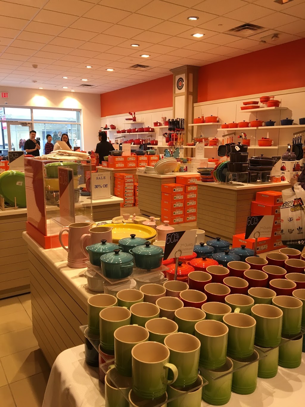 Le Creuset Outlet Store | 3050 Livermore Outlets Dr, Livermore, CA 94551 | Phone: (925) 443-3402