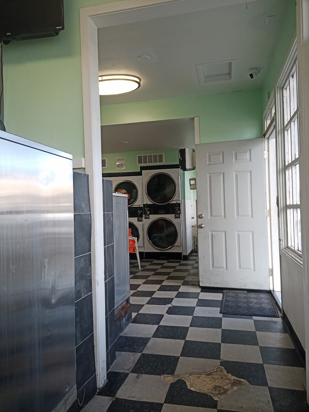Laundry Corona | 441 Blossom Way, Hayward, CA 94541 | Phone: (669) 206-7937