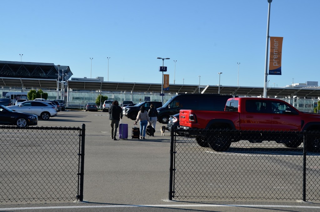 Oakland Airport Premier Parking | 1 Airport Dr, Oakland, CA 94621 | Phone: (510) 563-3200