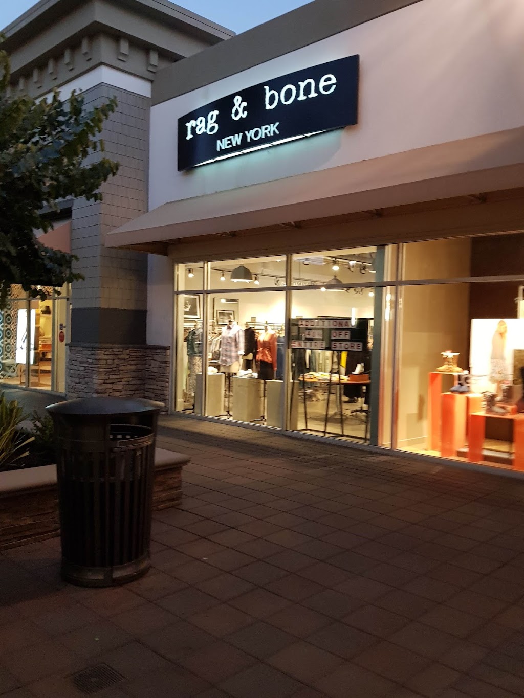 rag & bone Outlet | 3514 Livermore Outlets Dr, Livermore, CA 94551 | Phone: (925) 493-6613