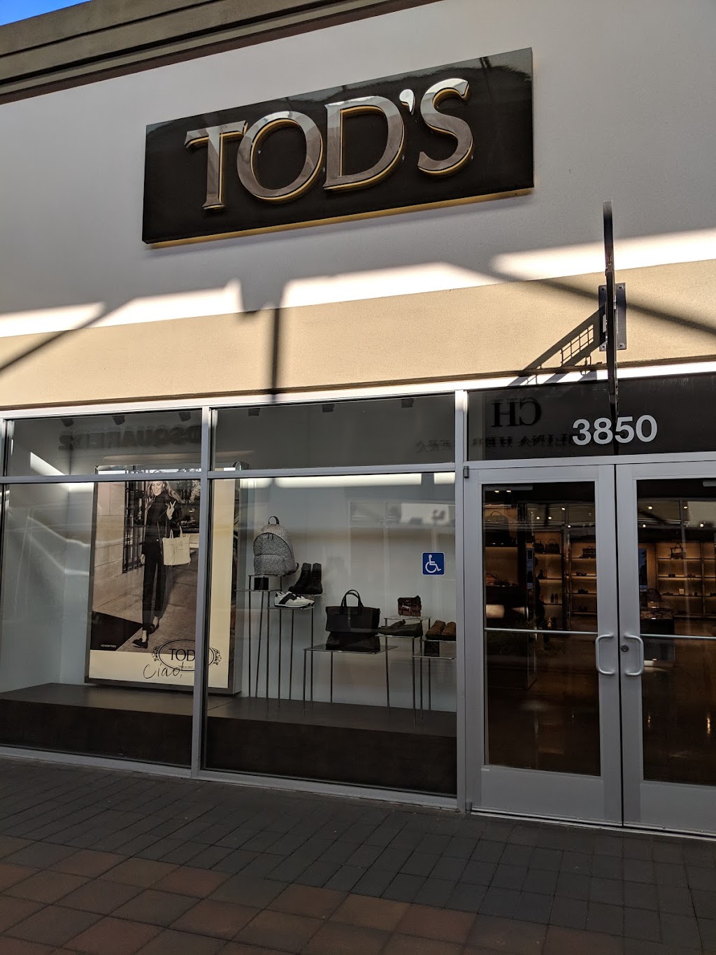 Tods | 3850 Livermore Outlets Dr #94551, Livermore, CA 94551 | Phone: (925) 294-9240