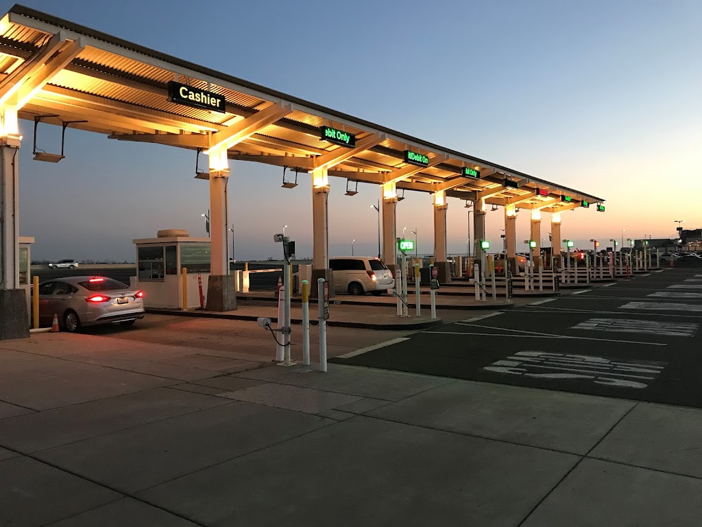 Oakland Airport Daily Parking | 1 Airport Dr, Oakland, CA 94621 | Phone: (510) 563-3200