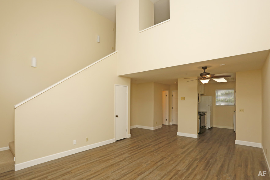 The Podium Apartments | 10100 Torre Ave, Cupertino, CA 95014 | Phone: (408) 252-4008