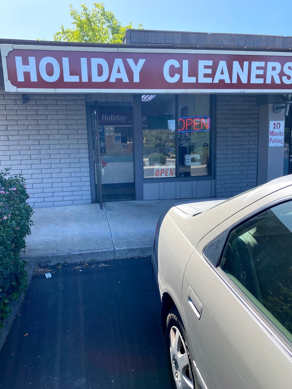 Holiday Cleaners | 12201 Saratoga Sunnyvale Rd a, Saratoga, CA 95070 | Phone: (408) 257-9725