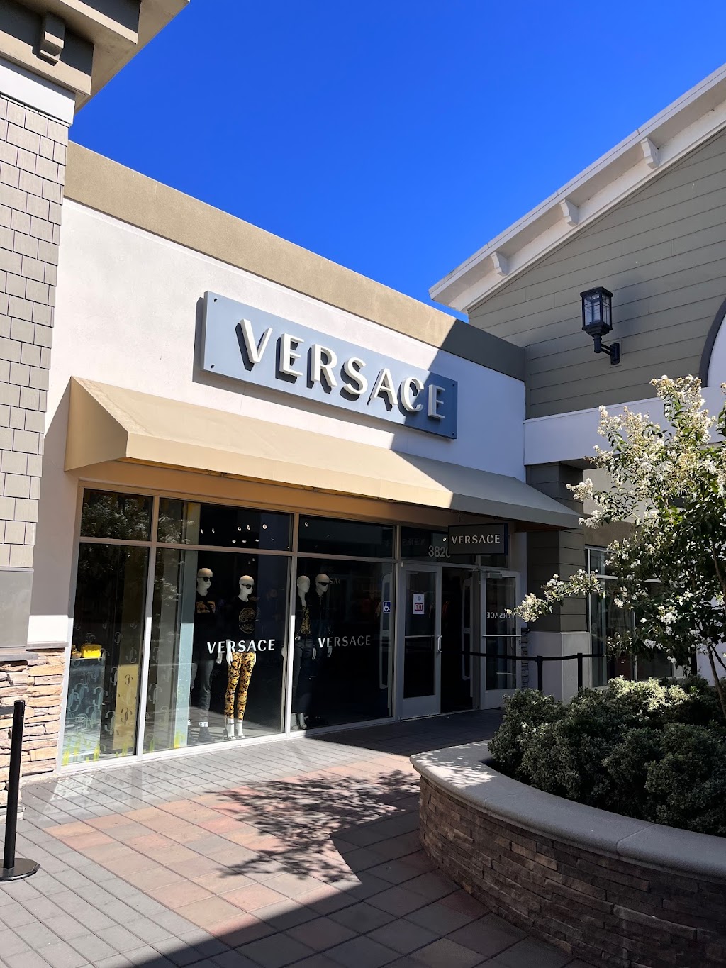 VERSACE | 2774 Livermore Outlets Dr, Livermore, CA 94551 | Phone: (925) 344-8511