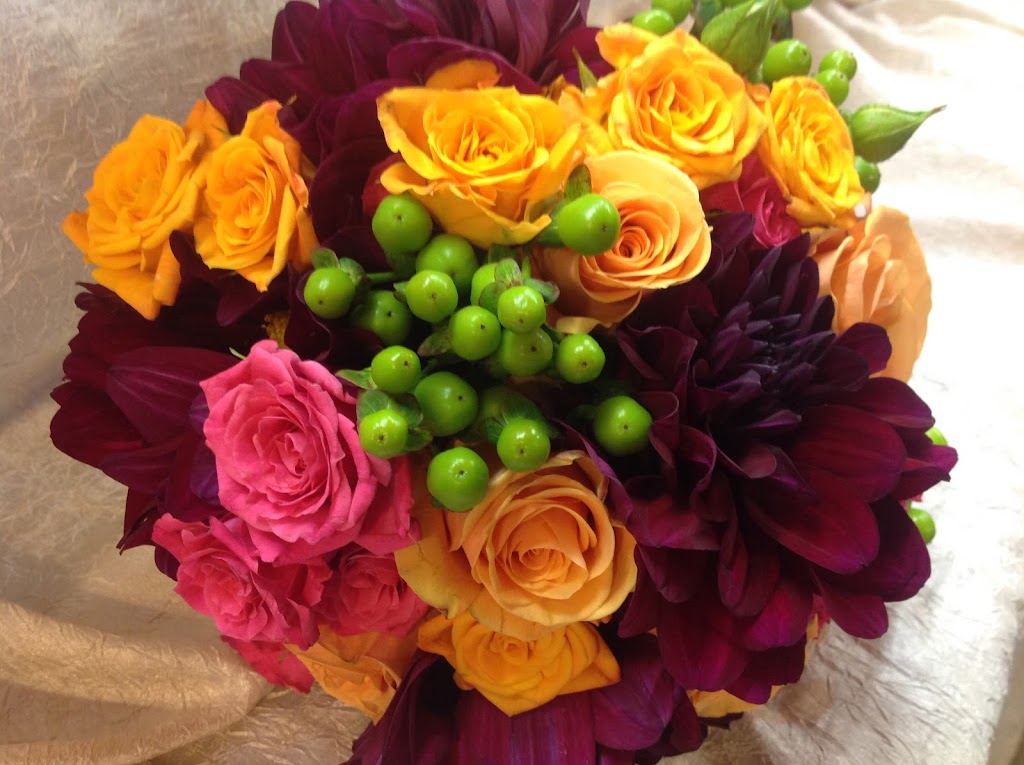 Sonoma Flowers By Susan Blue | 20680 Broadway, Sonoma, CA 95476 | Phone: (707) 996-1696