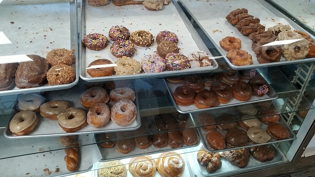 Daily Donuts | 2074 Columbus Pkwy, Benicia, CA 94510 | Phone: (707) 297-6101