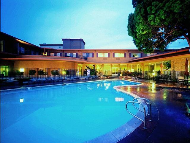 The Villa at San Mateo Apartments | 4000 S El Camino Real, San Mateo, CA 94403 | Phone: (650) 212-4400