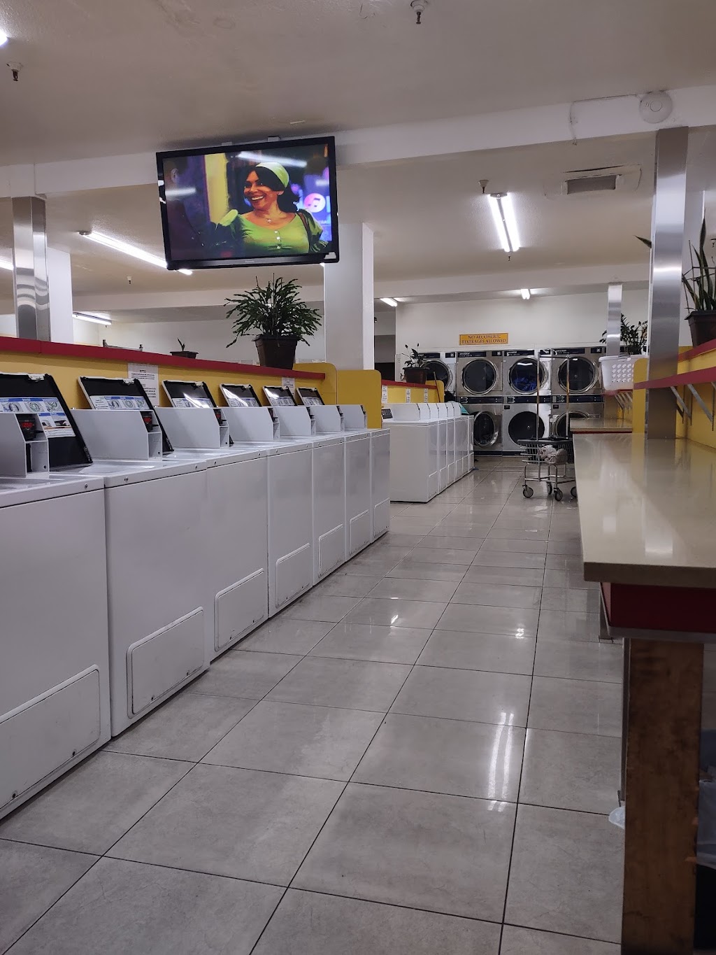 Lees Laundromat | 1171 S White Rd, San Jose, CA 95127 | Phone: (408) 929-6045