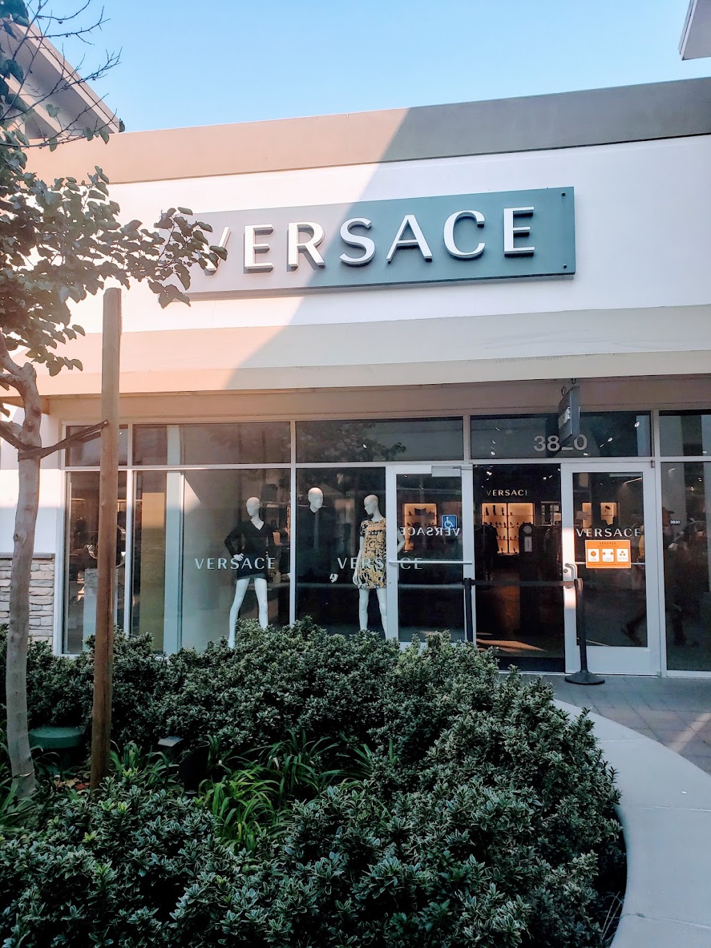 VERSACE | 2774 Livermore Outlets Dr, Livermore, CA 94551 | Phone: (925) 344-8511