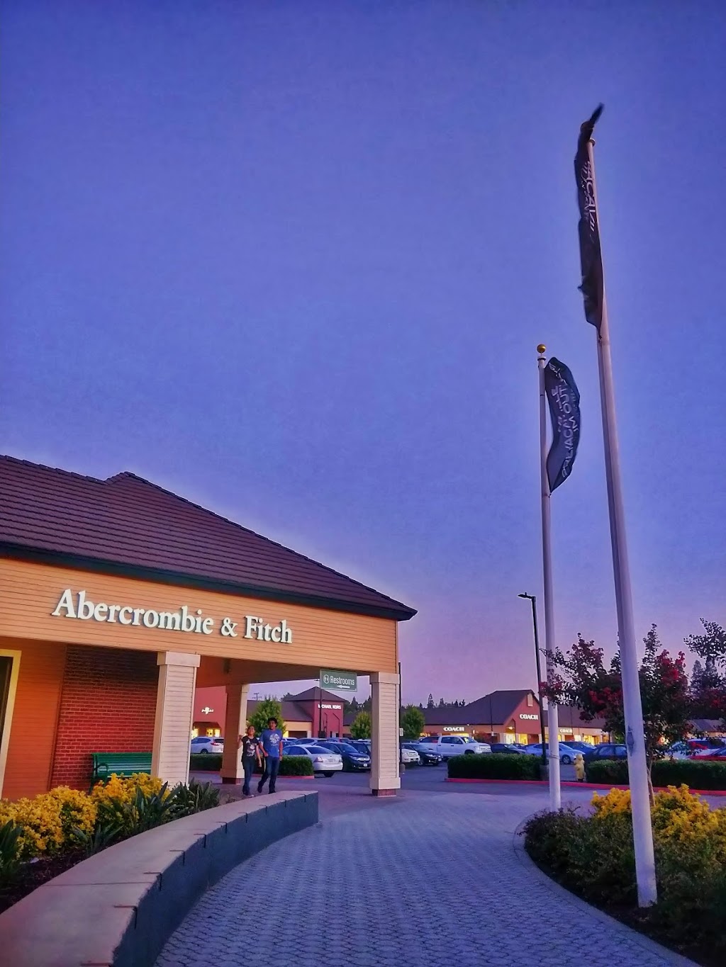 Abercrombie & Fitch | 321 Nut Tree Rd Unit 0304, Vacaville, CA 95687 | Phone: (707) 451-7409