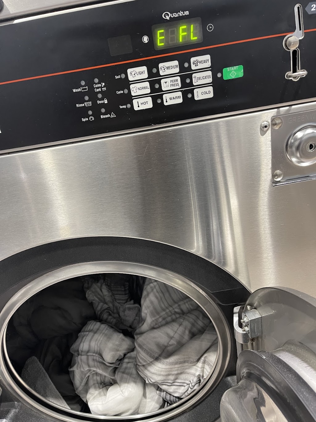 Speed Clean Laundry | 2907 Railroad Ave, Pittsburg, CA 94565 | Phone: (925) 529-1121