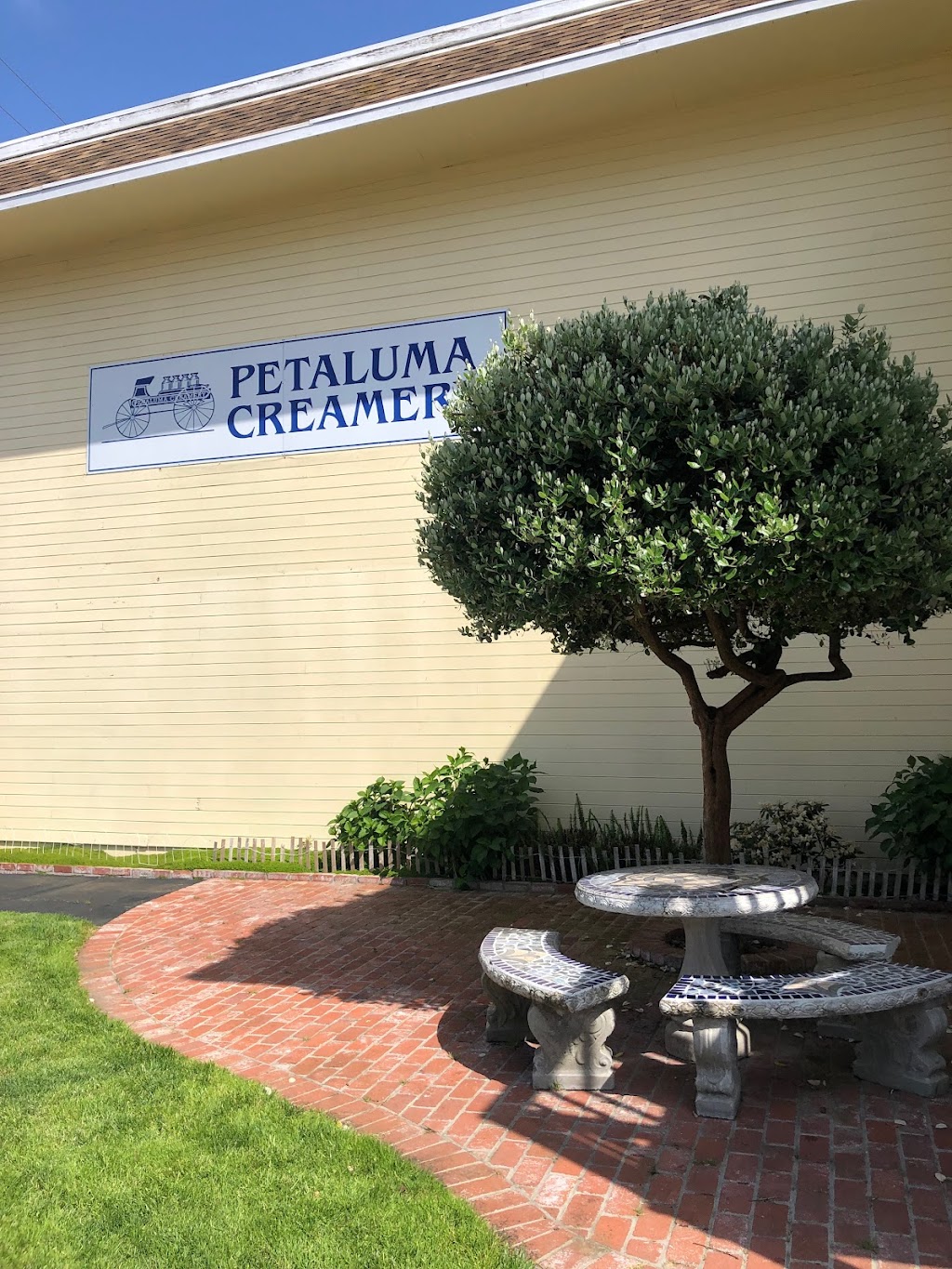 Petaluma Creamery Ice Cream & Cheese Shop | 711 Western Ave, Petaluma, CA 94952 | Phone: (707) 762-9038