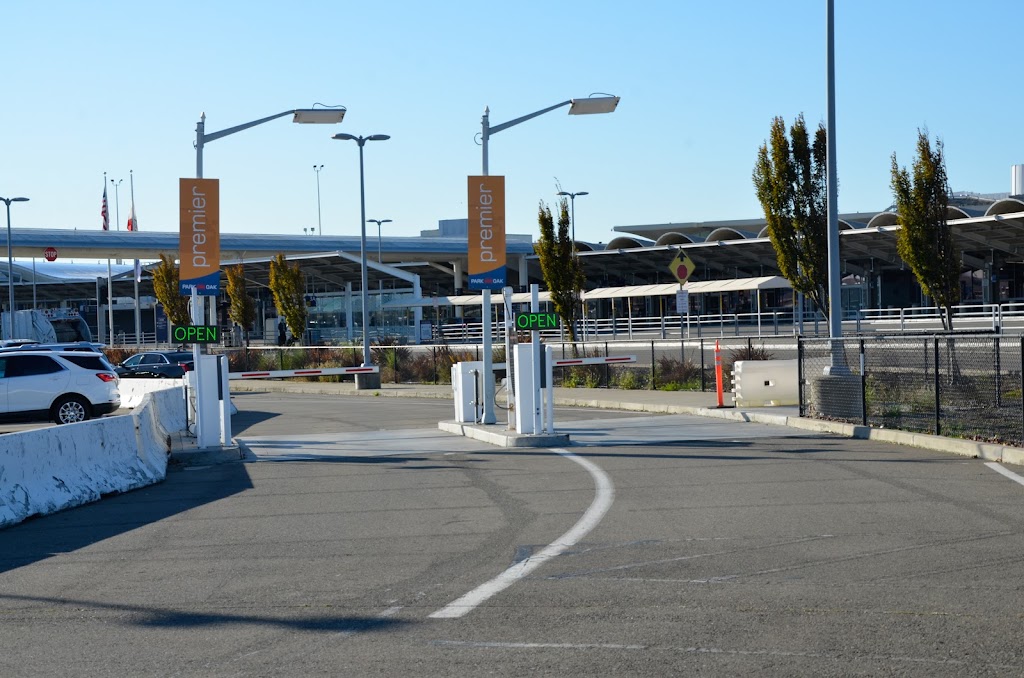 Oakland Airport Premier Parking | 1 Airport Dr, Oakland, CA 94621 | Phone: (510) 563-3200