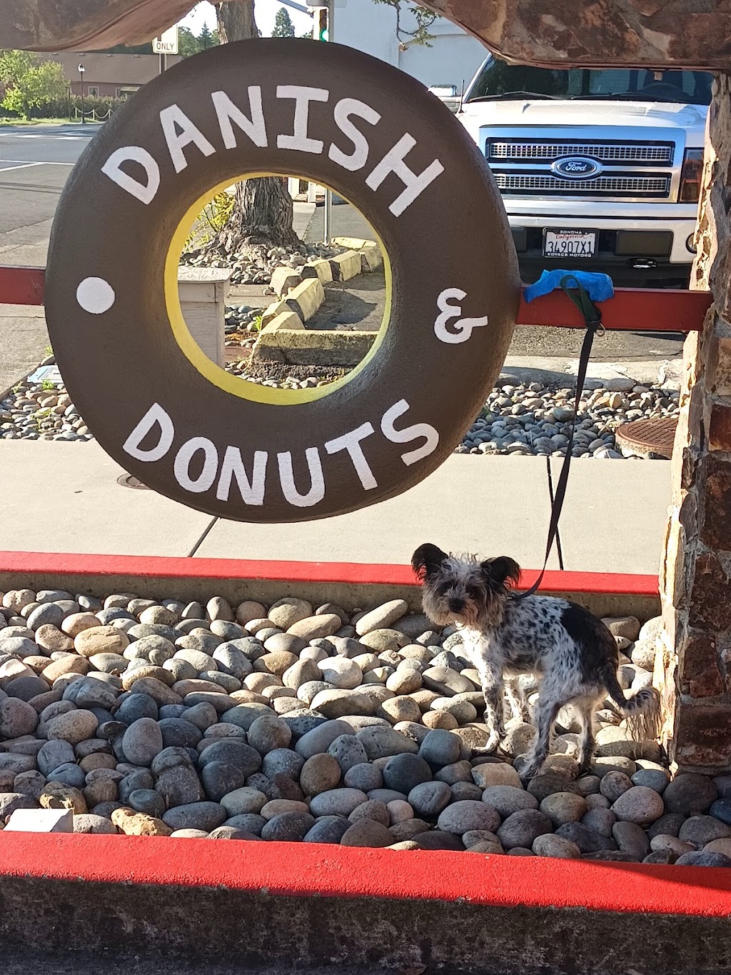 Danish & Donuts | 18580 CA-12, Sonoma, CA 95476 | Phone: (707) 938-1333